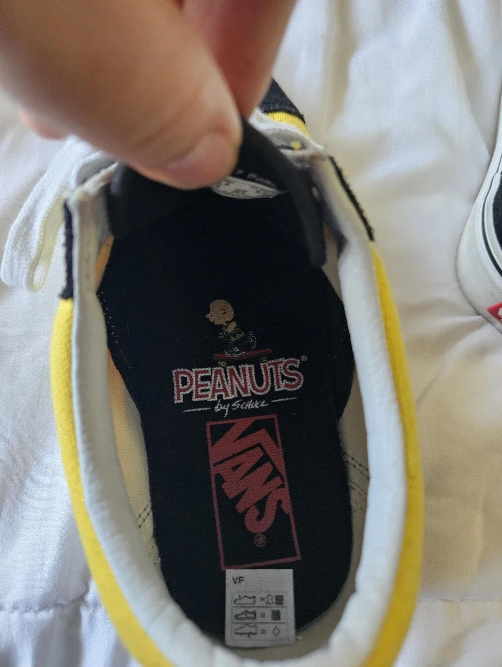 Vans x Peanuts Old Skool ‘Charlie Brown’ - Women's 8 (Rare/Collab)